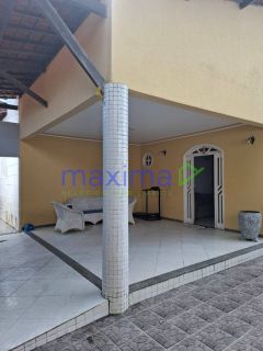 Casa Para Vender com 10 quartos 2 suítes no bairro Farolândia em Aracaju!