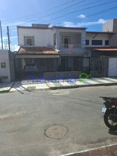Casa Para Vender com 5 quartos 3 suítes no bairro Jabotiana em Aracaju