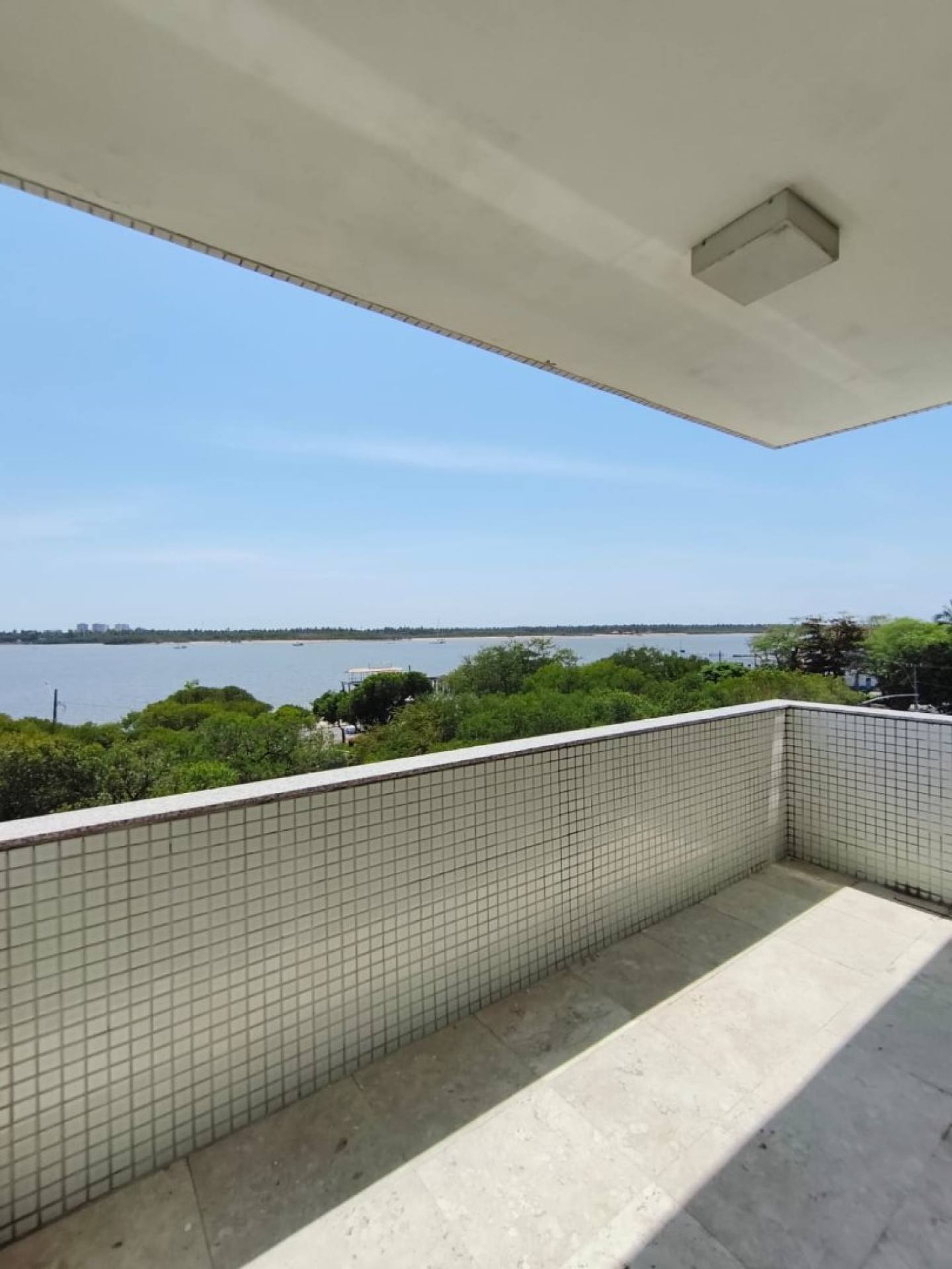 Apartamento à Venda no Edifício Olímpio Campos – Vista Deslumbrante para o Rio e Mar