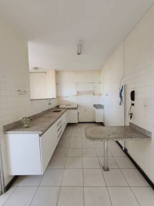 Apartamento à Venda no Edifício Olímpio Campos – Vista Deslumbrante para o Rio e Mar