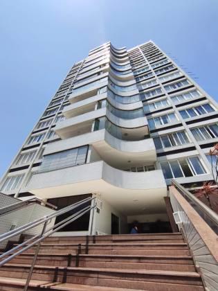 Apartamento à Venda no Edifício Olímpio Campos – Vista Deslumbrante para o Rio e Mar