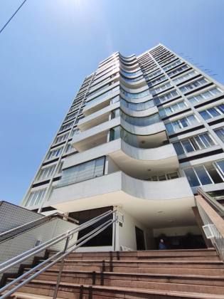 Apartamento à Venda no Edifício Olímpio Campos – Vista Deslumbrante para o Rio e Mar