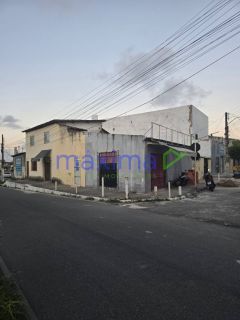 Casa de Esquina na Avenida Principal do Eduardo Gomes!
