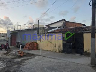 Casa de Esquina na Avenida Principal do Eduardo Gomes!