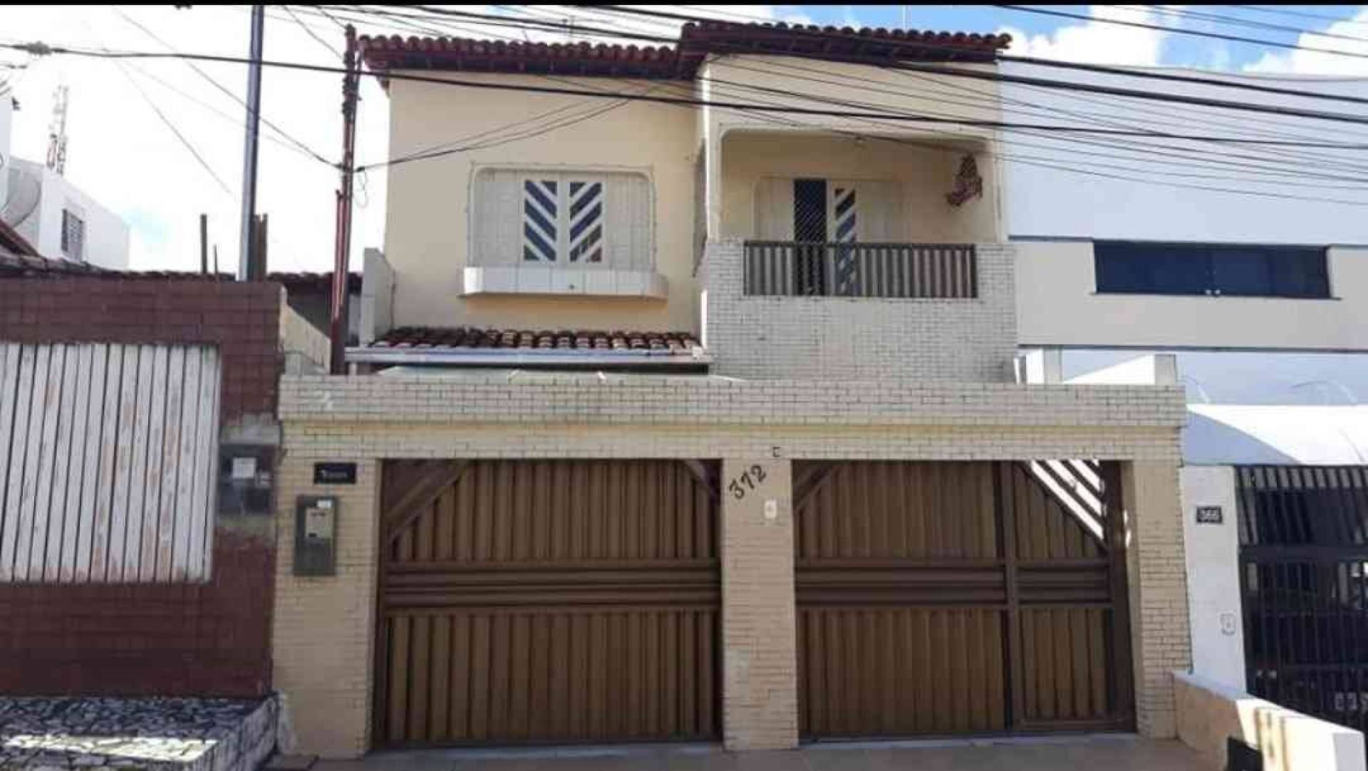 Linda Casa Duplex à Venda no Bairro Cirurgia