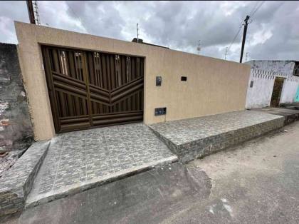 Bela Casa à Venda no Marcos Freire II – Excelente Localização