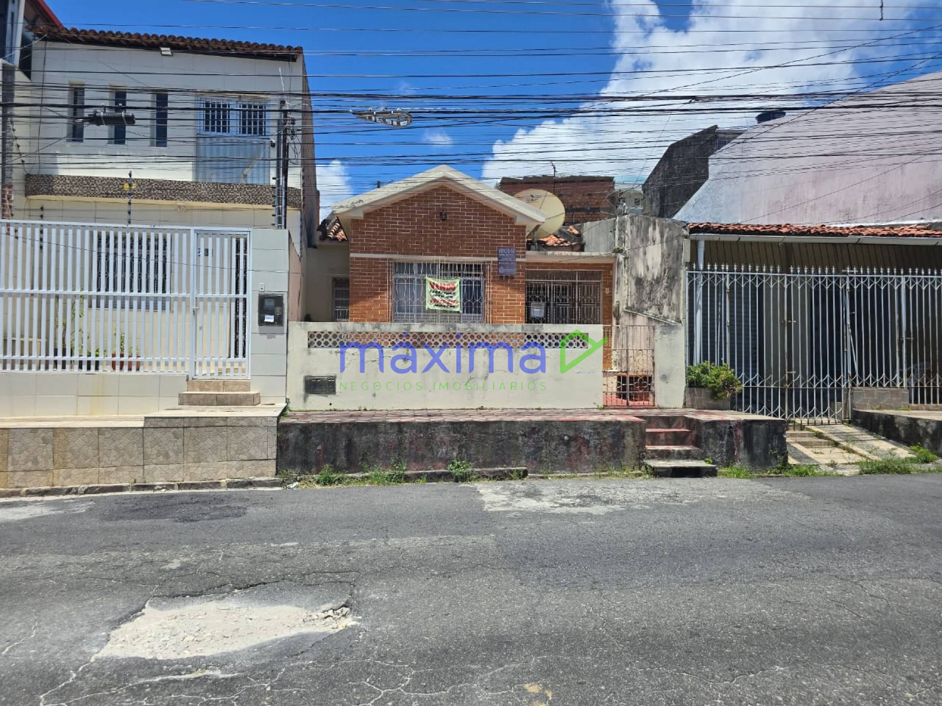 CASA AMPLA E BEM LOCALIZADA NO SANTO ANTÔNIO