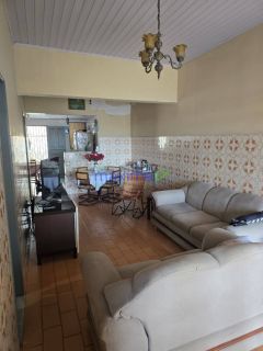 CASA AMPLA E BEM LOCALIZADA NO SANTO ANTÔNIO