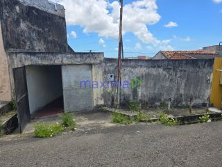 CASA AMPLA E BEM LOCALIZADA NO SANTO ANTÔNIO