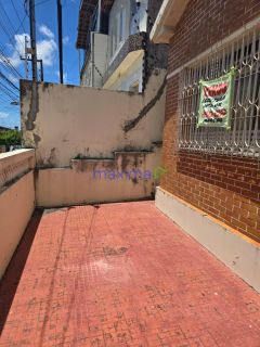 CASA AMPLA E BEM LOCALIZADA NO SANTO ANTÔNIO