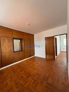 Casa Duplex à Venda na 13 de Julho – Excelente para Moradia ou Comercial