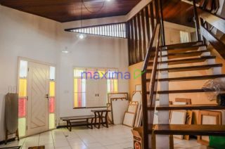 Linda Casa com Andar – Excelente Localização no Bairro Grageru