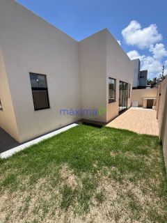 CASA NO CONDOMÍNIO MALUÍ – PÉ NA AREIA