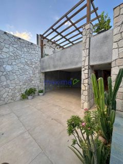 Casa de Alto Padrão à Venda na Farolândia