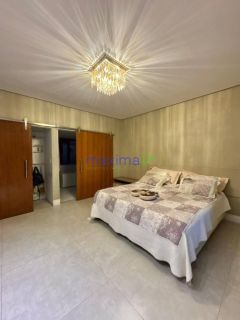 Casa de Alto Padrão à Venda na Farolândia