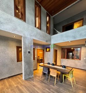 Casa de Alto Padrão à Venda na Farolândia