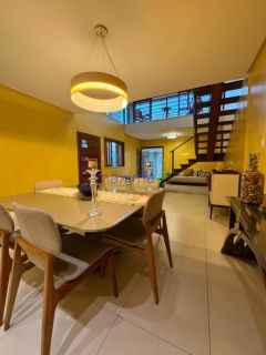 Casa de Alto Padrão à Venda na Farolândia