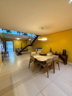 Casa de Alto Padrão à Venda na Farolândia