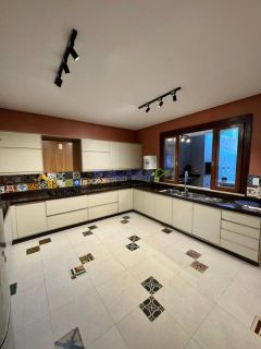 Casa de Alto Padrão à Venda na Farolândia