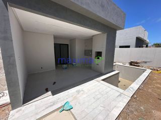 Vende-se Casa Nova com Piscina no Alphaville Terras 1