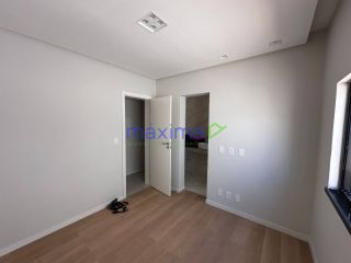 Vende-se Casa Nova com Piscina no Alphaville Terras 1