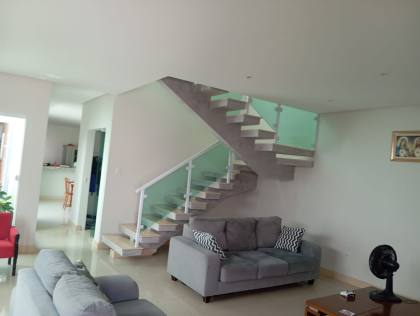 Casa ampla e funcional na Aruana