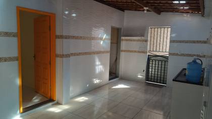 Casa com 2 Pontos Comerciais na Avenida Principal da Farolândia