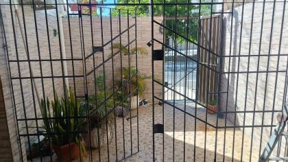 Casa com 2 Pontos Comerciais na Avenida Principal da Farolândia