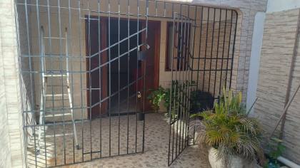 Casa com 2 Pontos Comerciais na Avenida Principal da Farolândia