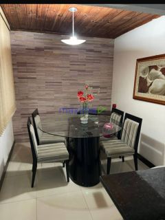 Casa ampla e bem distribuída, ideal para quem busca conforto e lazer em um só lugar.