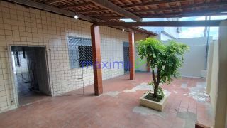 Casa para aluguel com ótima distribuição de espaços