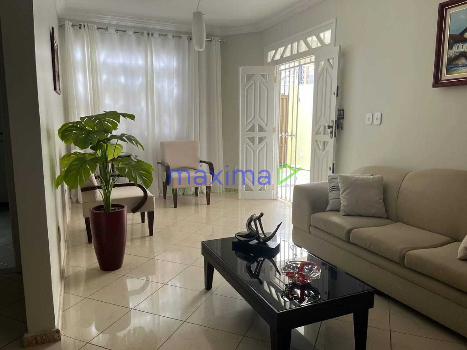 Casa Duplex Reformada à Venda no Luzia