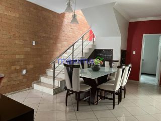 Casa Duplex Reformada à Venda no Luzia