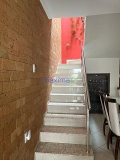 Casa Duplex Reformada à Venda no Luzia