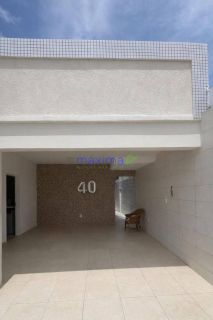 Excelente casa em rua pública