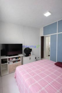 Excelente casa em rua pública