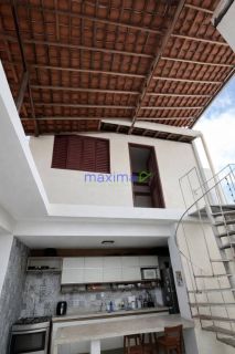 Excelente casa em rua pública