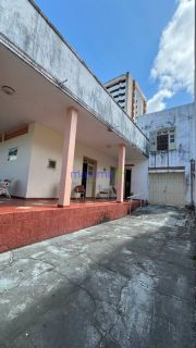 CASA AMPLA COM GRANDE TERRENO – BAIRRO SÃO JOSE