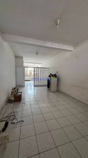 CASA AMPLA COM GRANDE TERRENO – BAIRRO SÃO JOSE