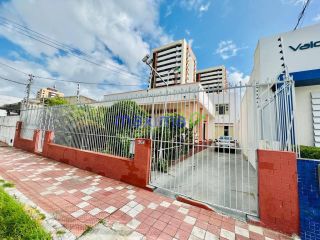 CASA AMPLA COM GRANDE TERRENO – BAIRRO SÃO JOSE