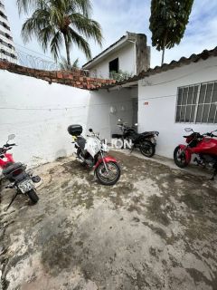 Casa à Venda no Coração do Farol – Moradia ou Ponto Comercial!