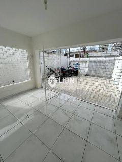 Casa à Venda no Coração do Farol – Moradia ou Ponto Comercial!