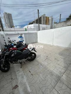Casa à Venda no Coração do Farol – Moradia ou Ponto Comercial!