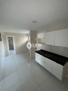 Oportunidade no Edifício Golden Park – Conforto e Localização!  Você encontrou o apartamento ideal para morar com praticidade a apenas 3 minutos da praia!