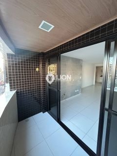 Oportunidade no Edifício Golden Park – Conforto e Localização!  Você encontrou o apartamento ideal para morar com praticidade a apenas 3 minutos da praia!