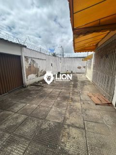 Vendo casa de primeiro andar no Antares!