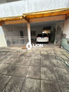 Vendo casa de primeiro andar no Antares!