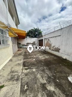 Vendo casa de primeiro andar no Antares!