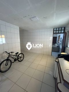 Vendo casa de primeiro andar no Antares!