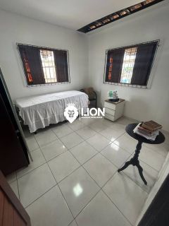 Vendo casa de primeiro andar no Antares!
